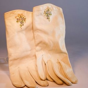 vintage cream leather gloves with flower detail